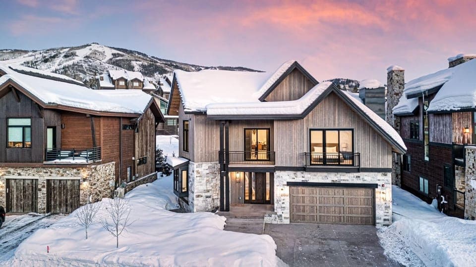 Property building, Neighbourhood, Natural landscape, Winter, Mountain view
