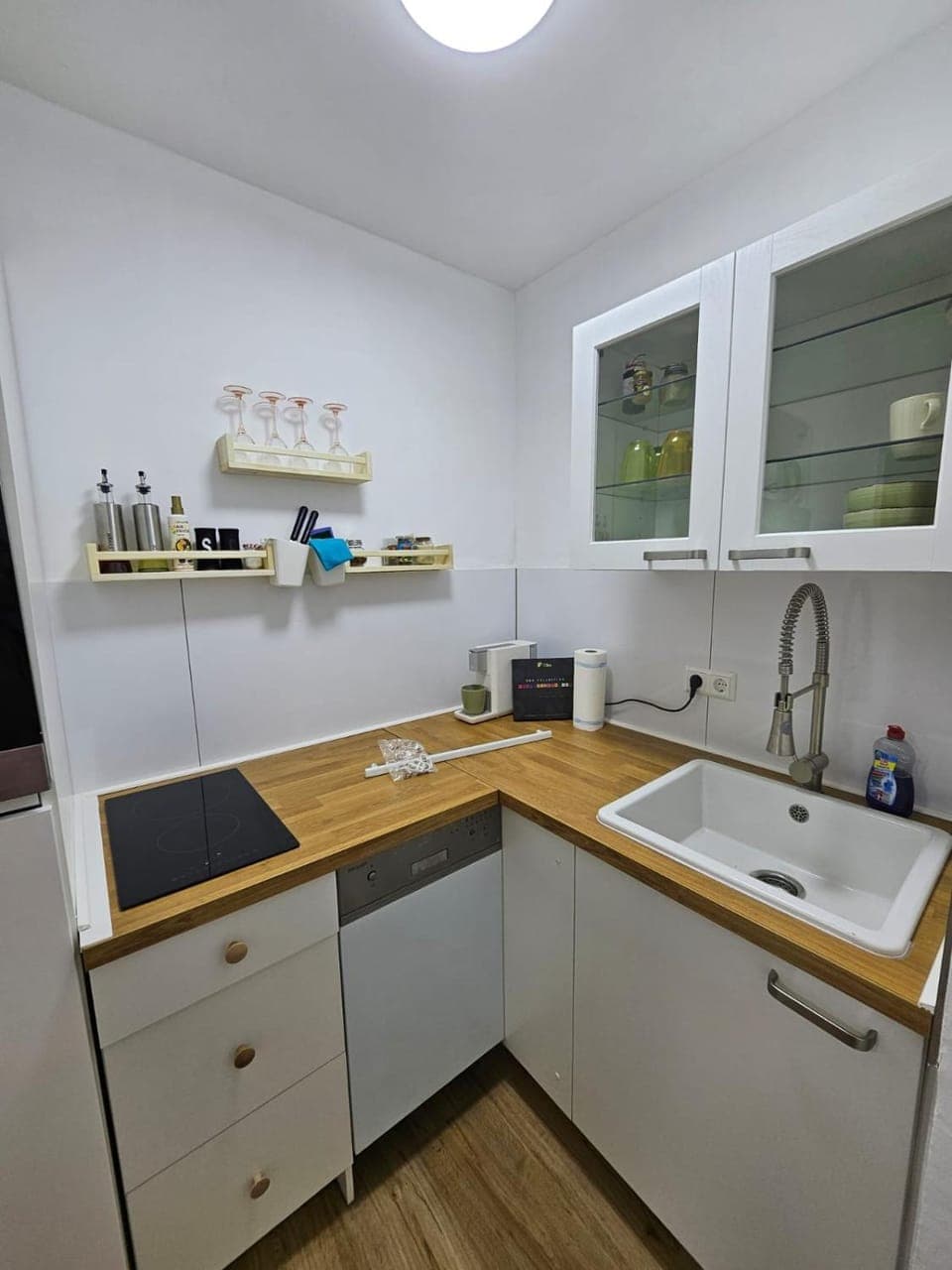 Coffee/tea facilities, Kitchen or kitchenette, dishwasher