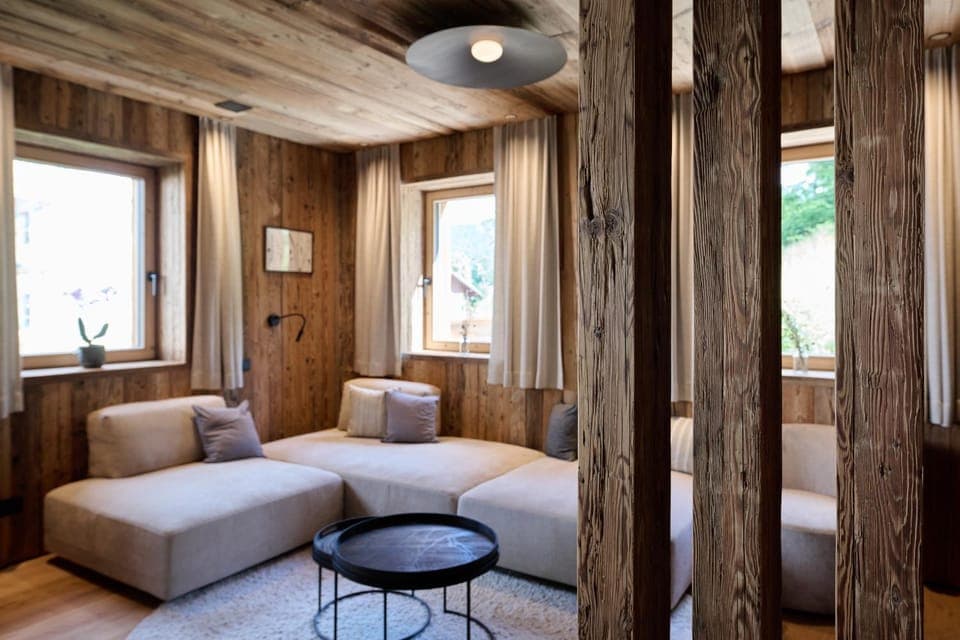 Living room, Seating area