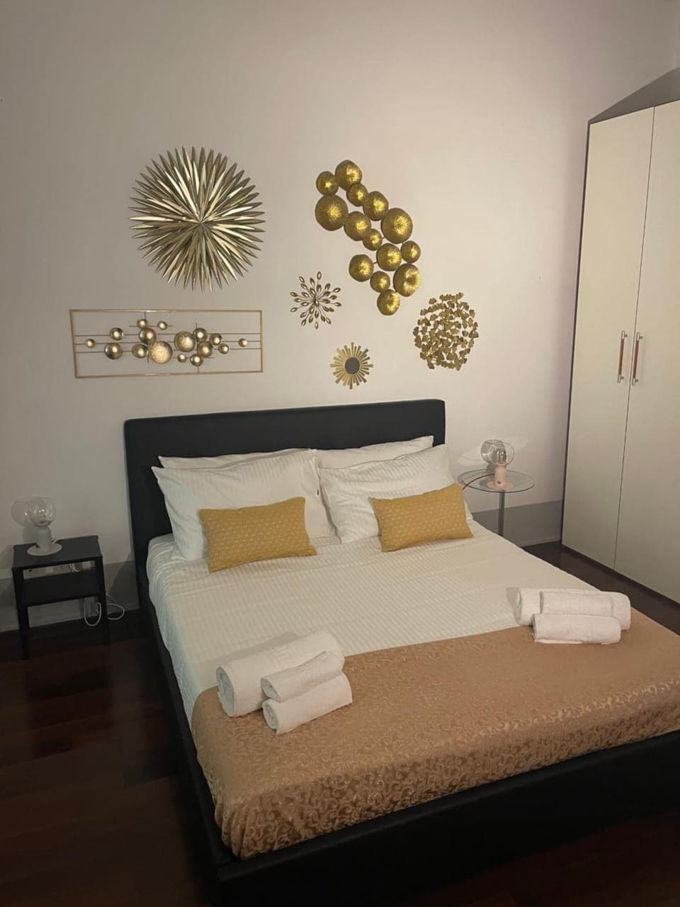 Bed, Photo of the whole room, Bedroom, towels, wardrobe