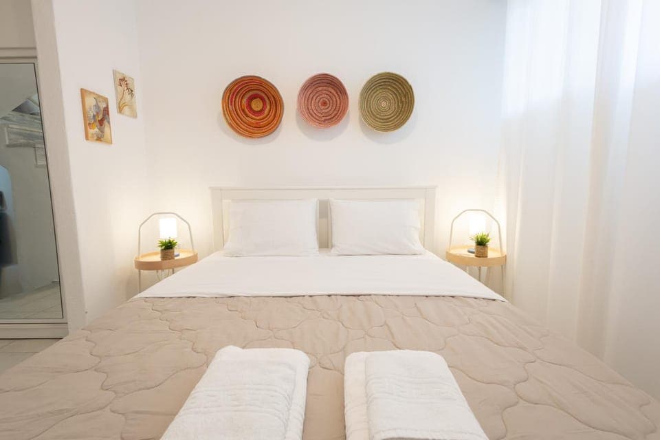 Bed, Photo of the whole room, Bedroom, towels