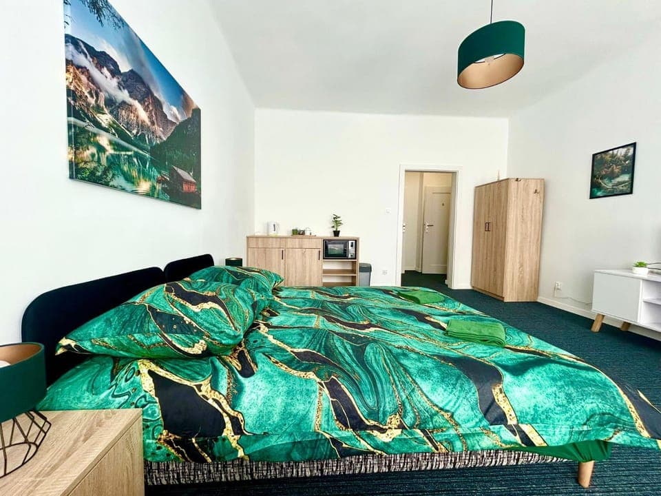 Bed, Kitchen or kitchenette, Photo of the whole room, Bedroom, wardrobe