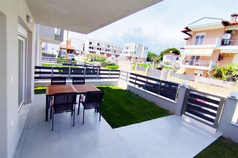 Property building, Garden, Balcony/Terrace, Garden view