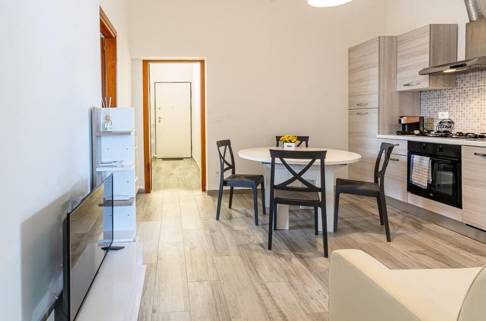 Dining area, Lunch, kitchen