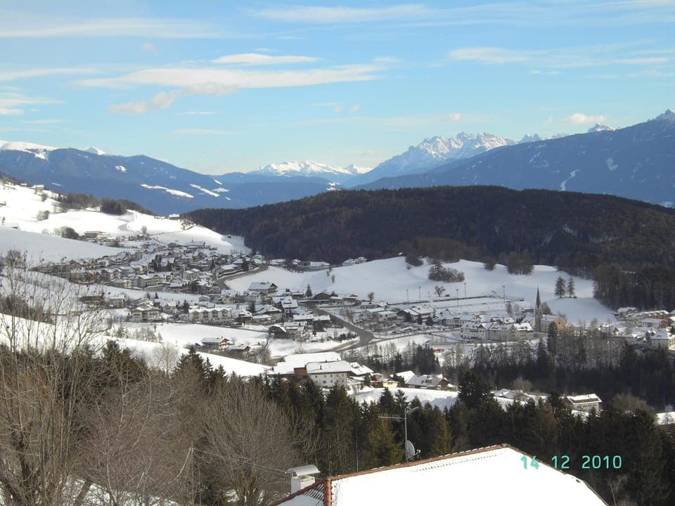 Neighbourhood, Winter, Mountain view