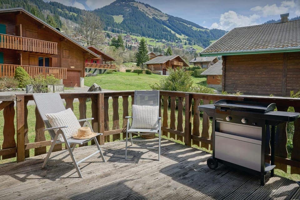 Facade/entrance, Day, Natural landscape, View (from property/room), Mountain view