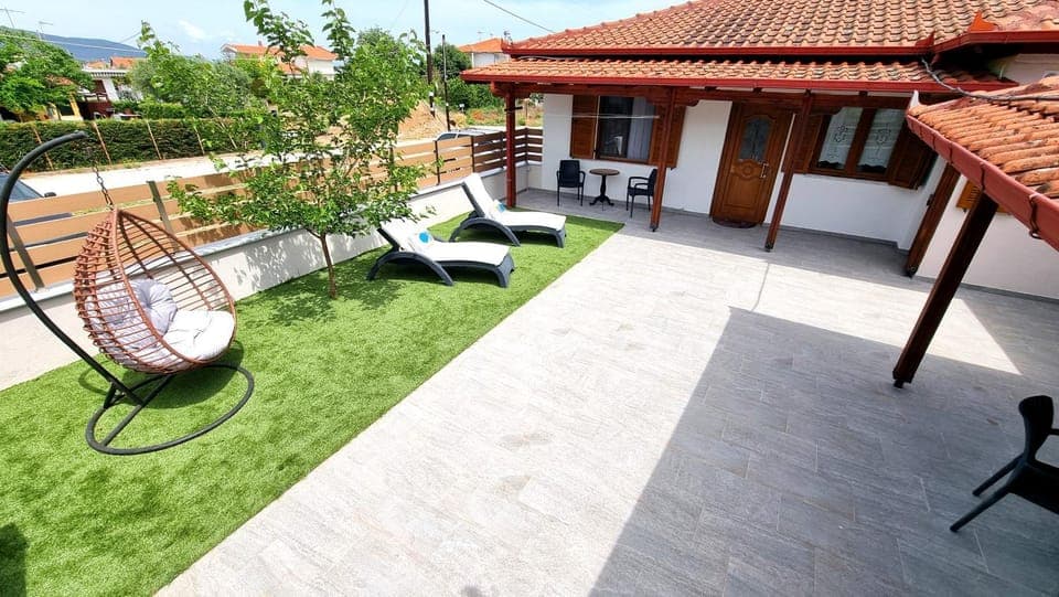 Inner courtyard view, sunbed