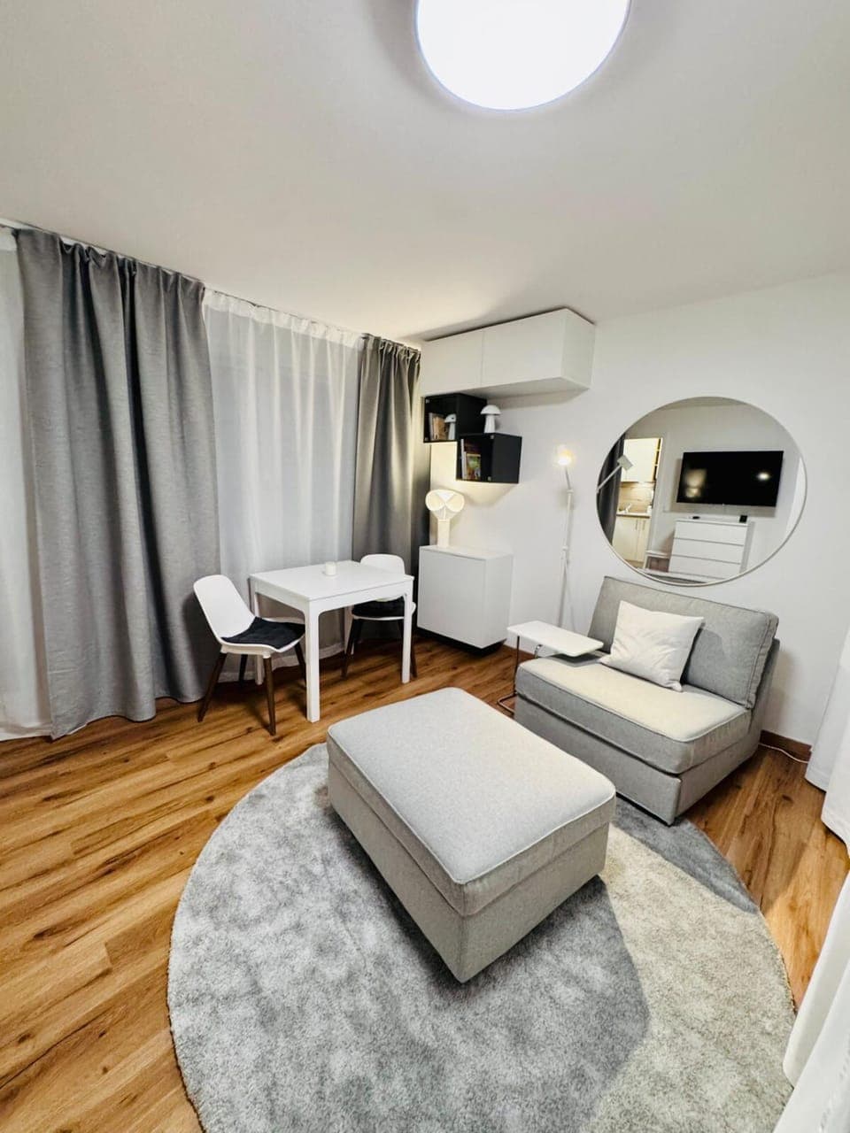 Living room, Photo of the whole room, Seating area, Dining area