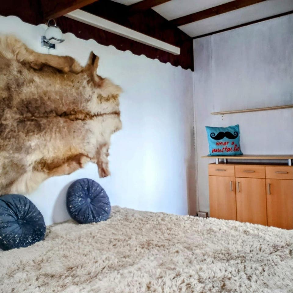 Photo of the whole room, Bedroom