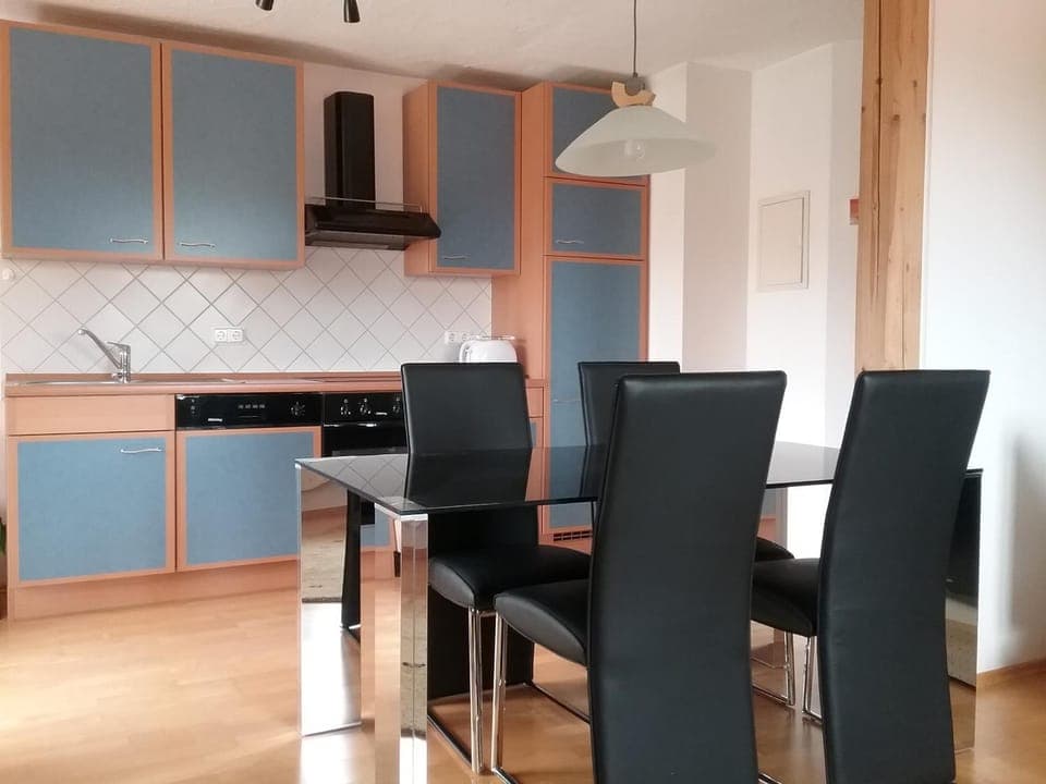 Photo of the whole room, Decorative detail