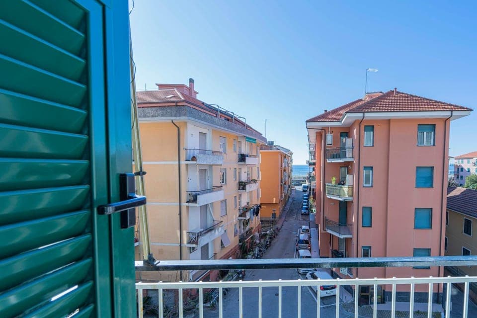 Neighbourhood, City view, Sea view, Street view