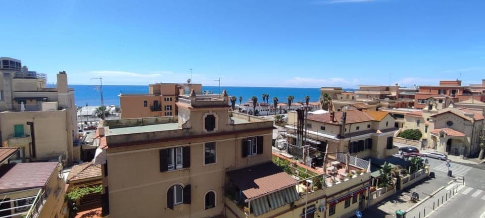 Property building, Nearby landmark, Day, Neighbourhood, Natural landscape, Bird's eye view, City view, Sea view, Street view, Location, Parking