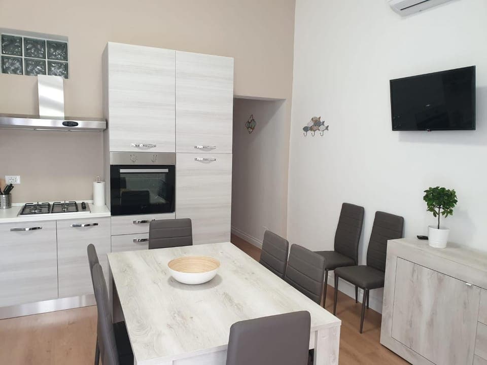 Kitchen or kitchenette, Seating area