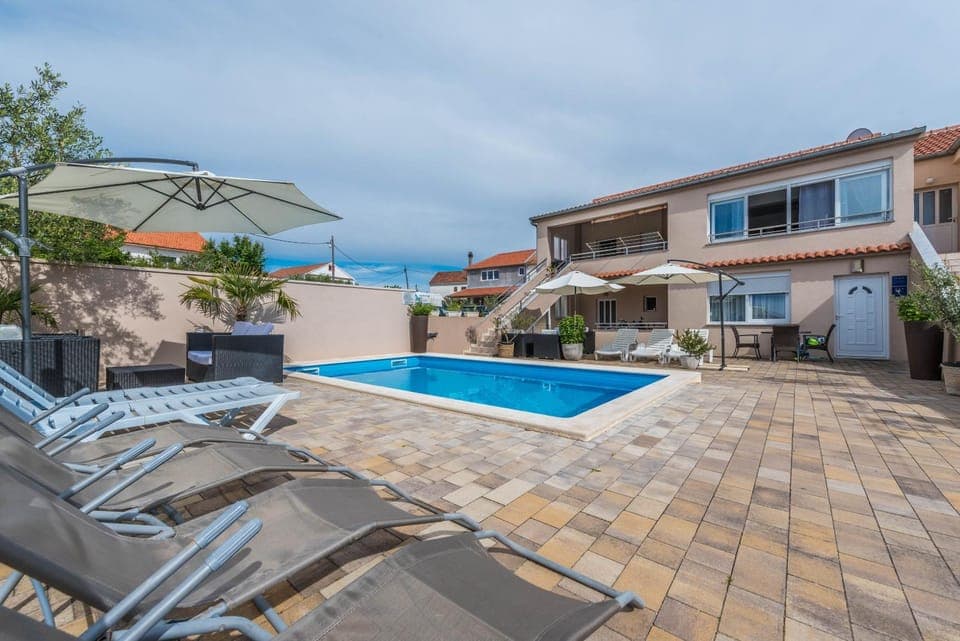 Property building, Decorative detail, Pool view