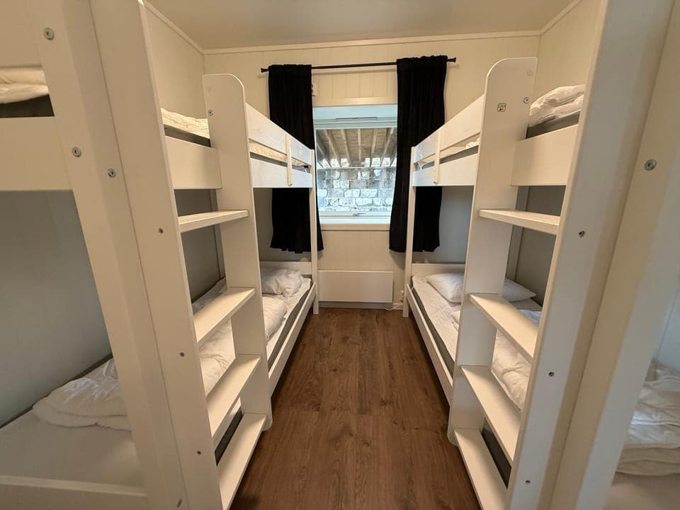 Bedroom, bunk bed