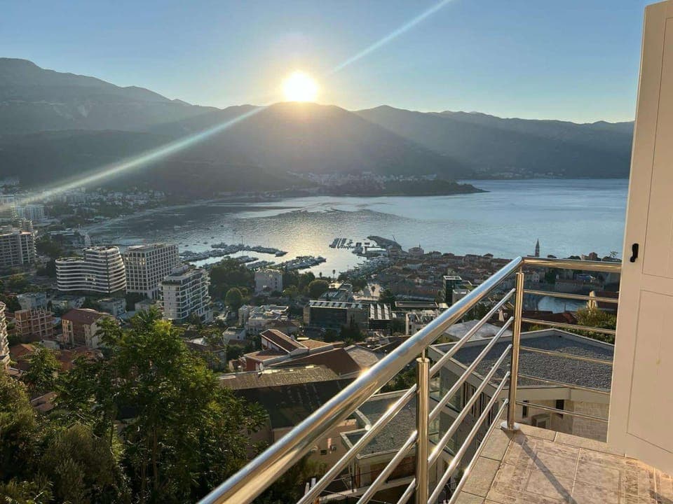 City view, Sea view, Sunrise