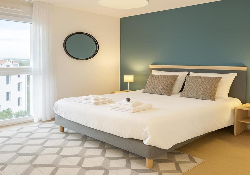 Bed, Photo of the whole room, Bedroom