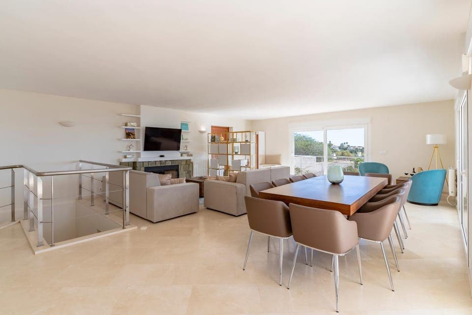 TV and multimedia, Living room, Seating area, Dining area