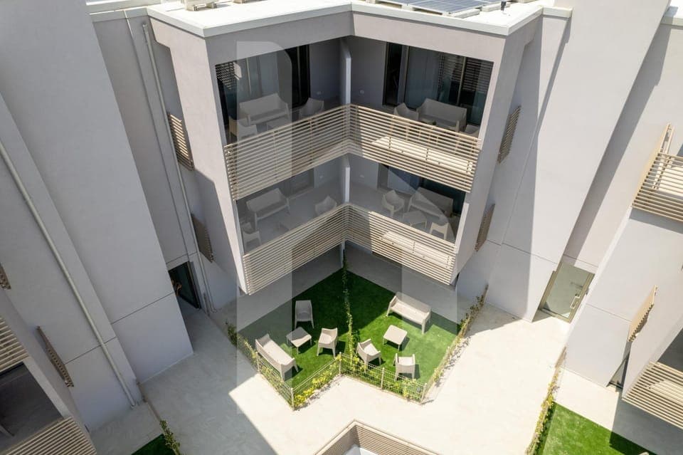 Property building, Day, View (from property/room), Balcony/Terrace