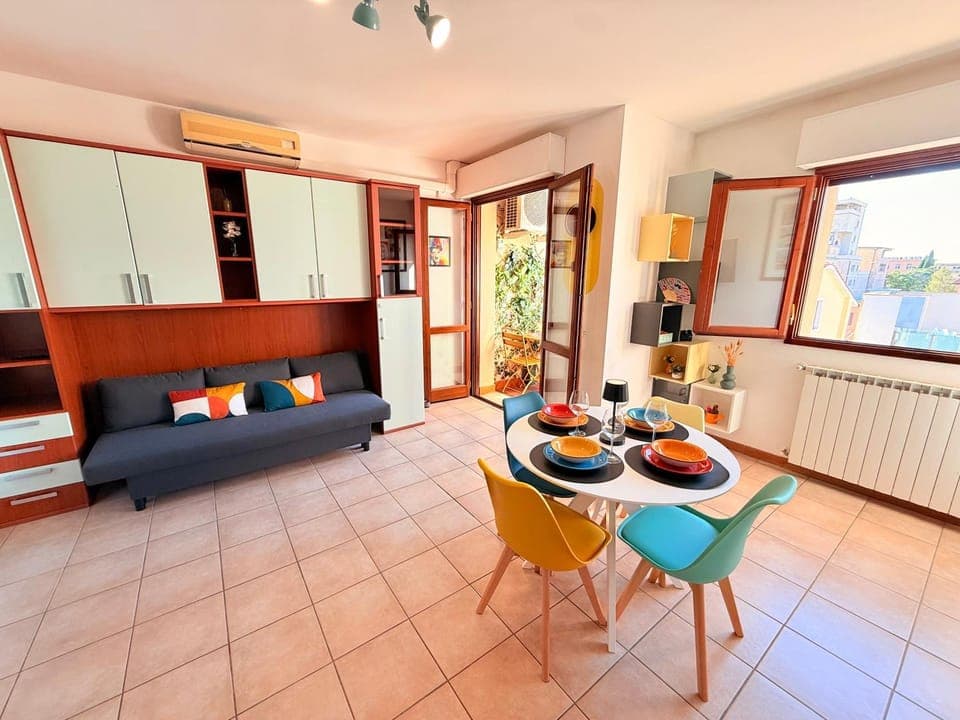 Living room, Photo of the whole room, Seating area, Dining area