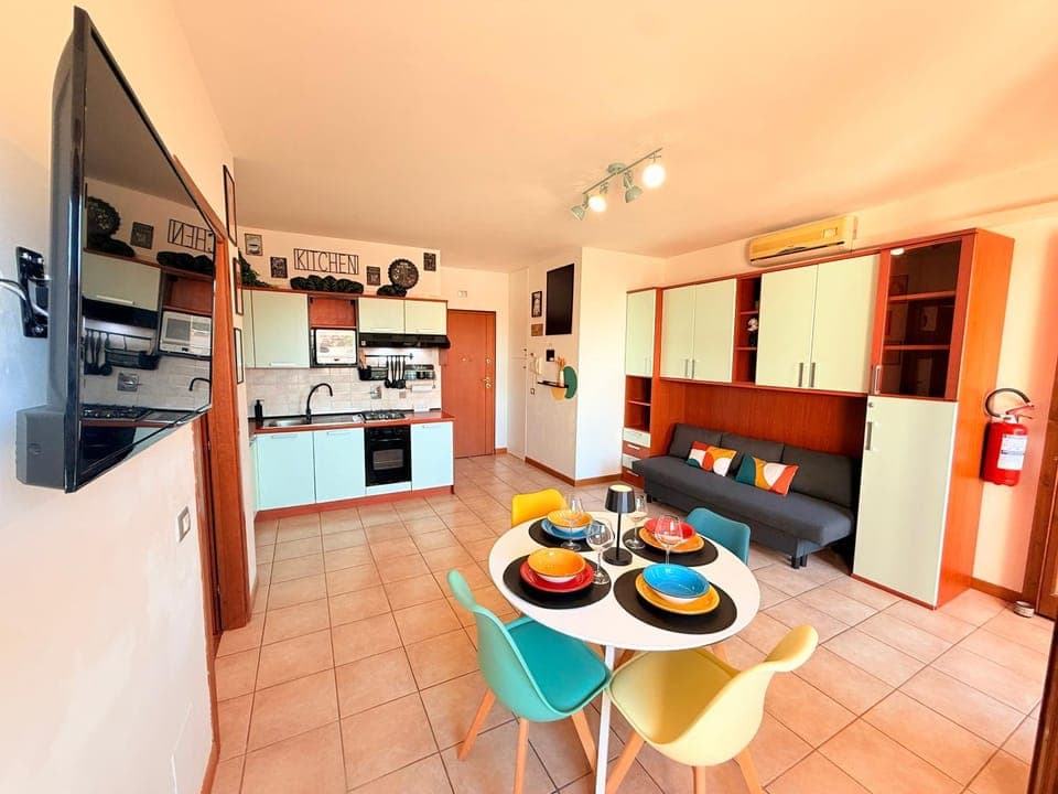 TV and multimedia, Kitchen or kitchenette, Living room, Food and drinks, Seating area, Dining area, Evening entertainment, Food, oven, stove