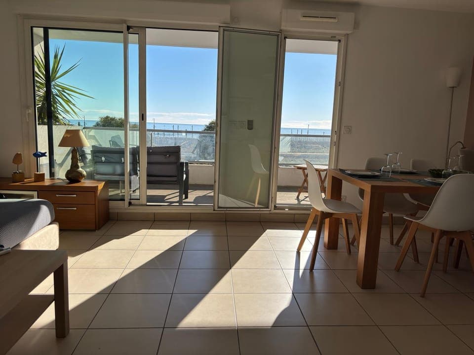 View (from property/room), Balcony/Terrace, Living room, Sea view