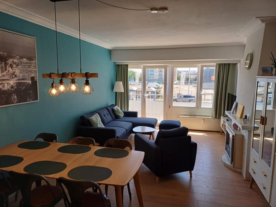 Seating area, Dining area