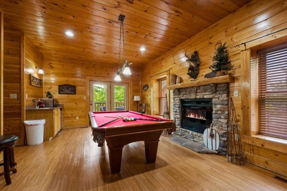 Mountain Sunrise by Avada Properties House in Pigeon Forge