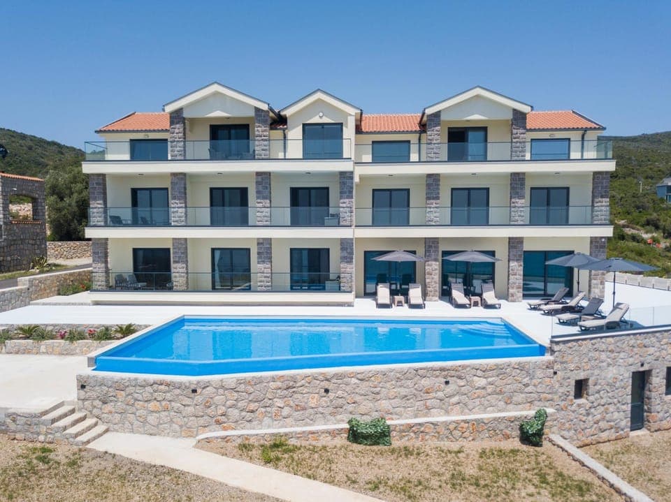 Property building, Day, Pool view, Swimming pool, sunbed