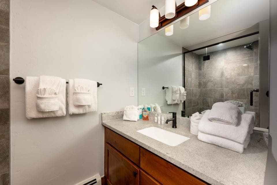 Shower, Bathroom, towels