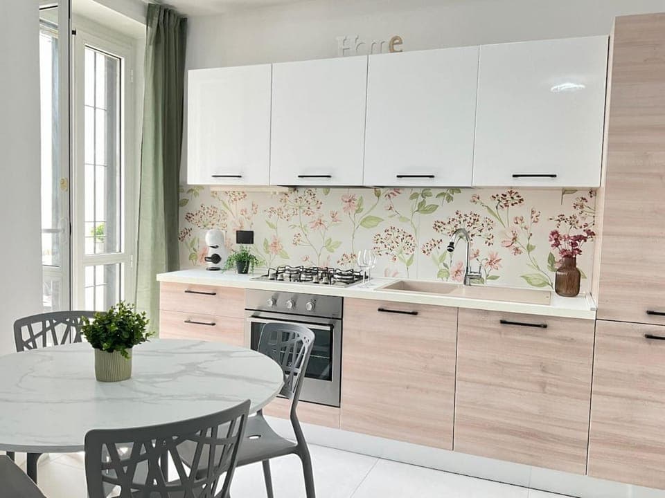 Kitchen or kitchenette, Dining area, Breakfast, pet friendly, stove