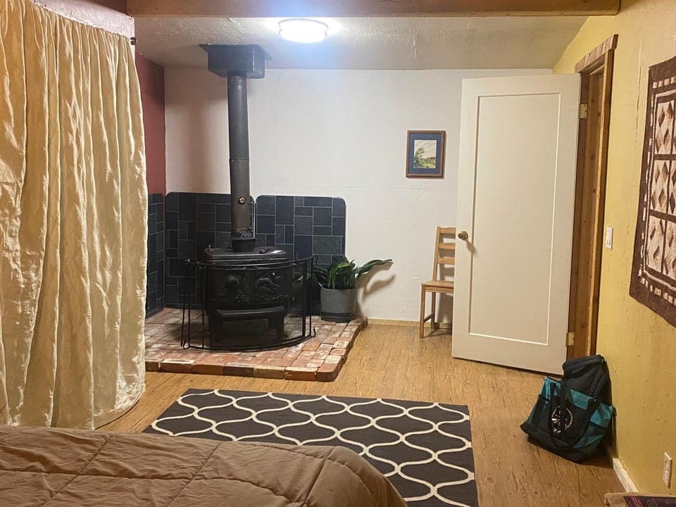 Bedroom, fireplace