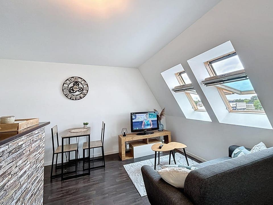 TV and multimedia, Living room, Seating area, Dining area