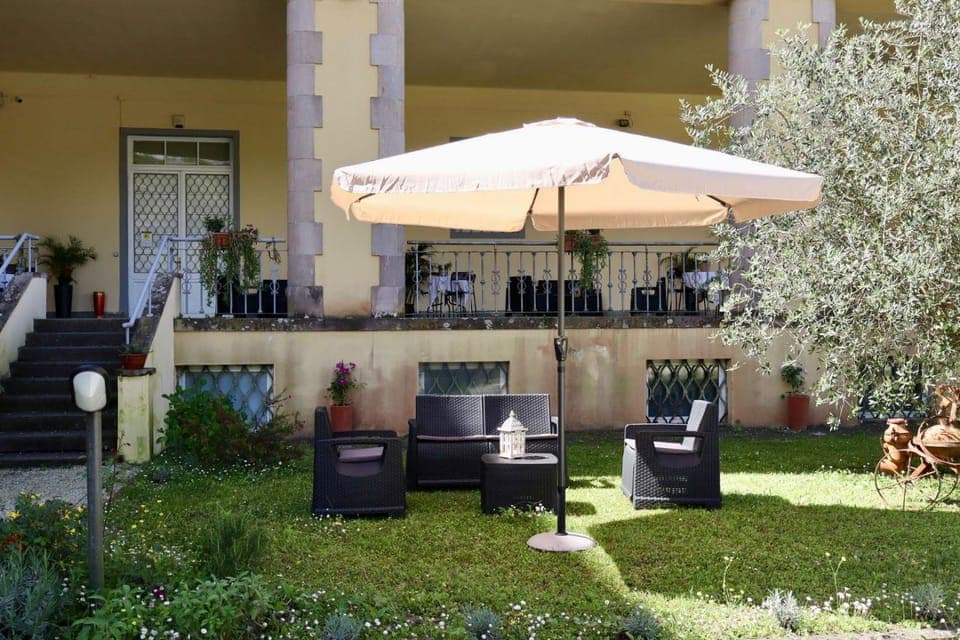 Property building, Patio, Garden, Balcony/Terrace