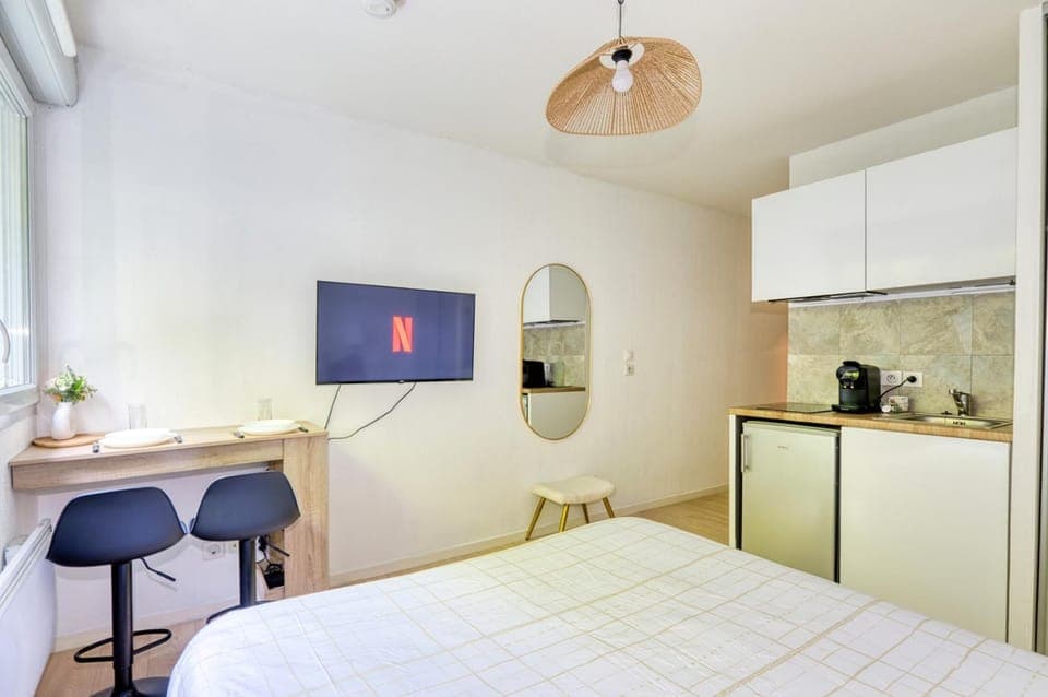 Bed, TV and multimedia