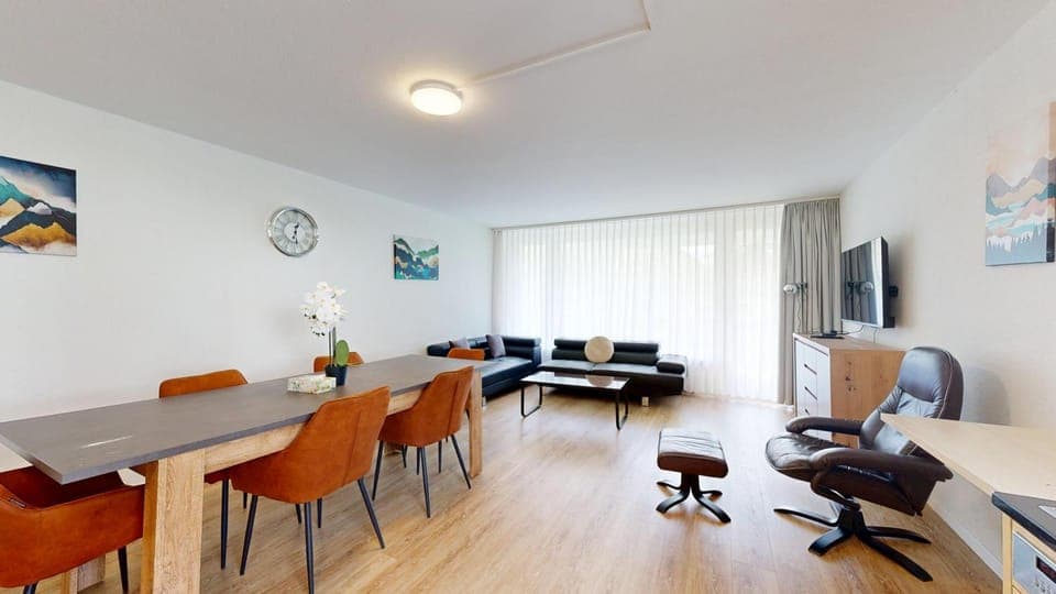 TV and multimedia, Living room, Seating area, Dining area