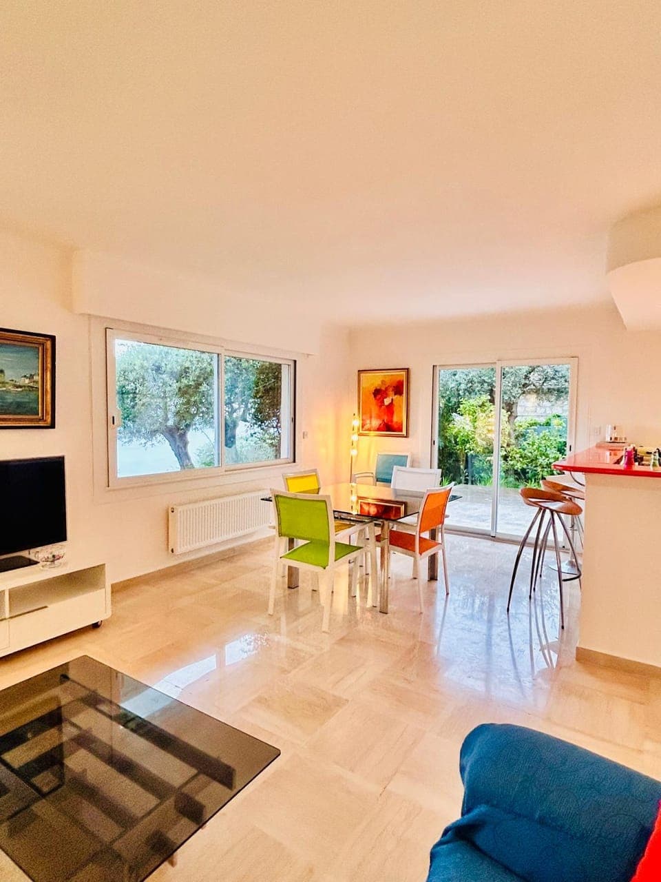 TV and multimedia, Living room, Seating area, Dining area