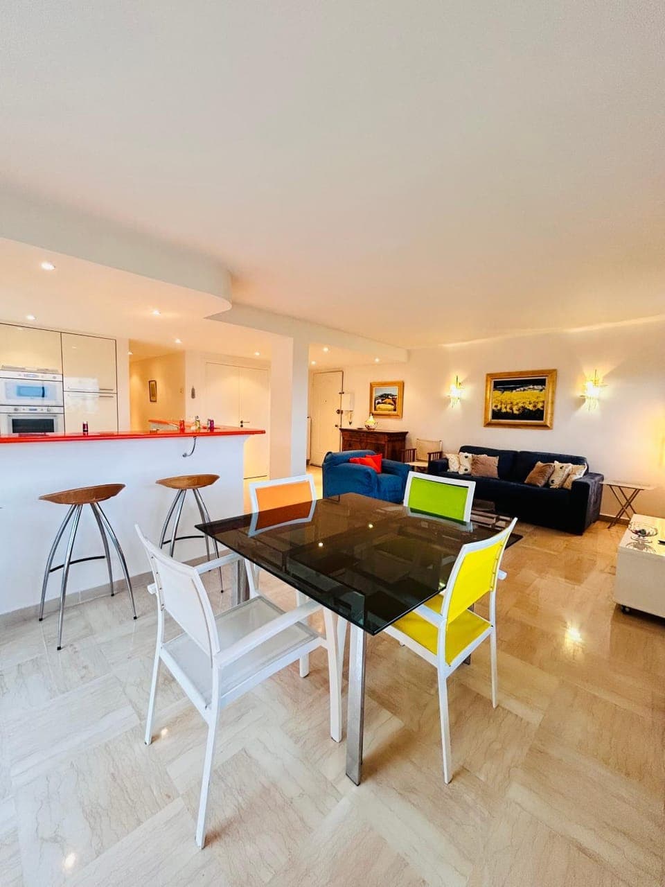 Kitchen or kitchenette, Living room