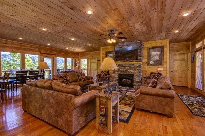 Grand View Lodge, free tickets, no catch! Chalet in Pigeon Forge
