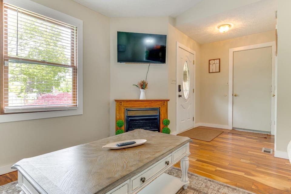 14 Mi to Dtwn Indy: Family Gem w/ Yard House in Greenwood