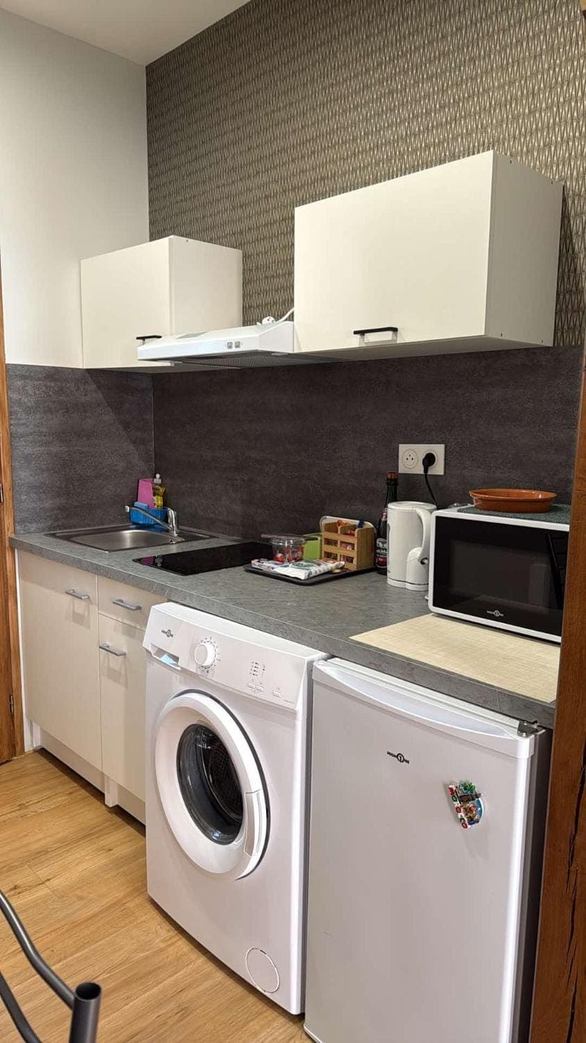 Kitchen or kitchenette, stove, washing machine