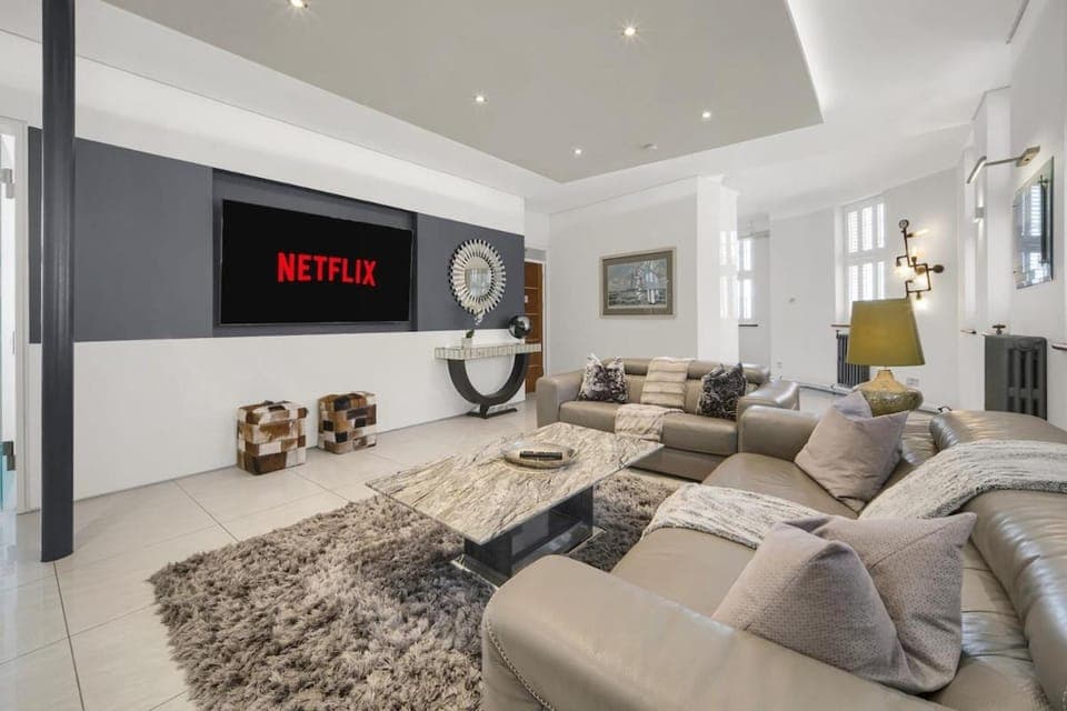 TV and multimedia, Living room, Seating area