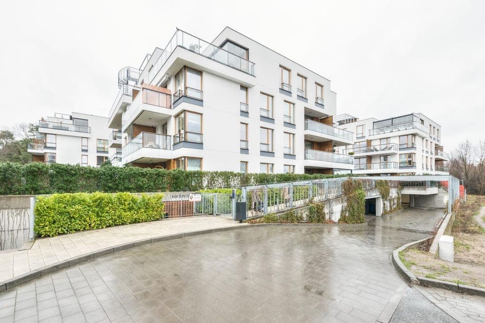 Property building, Neighbourhood, Location