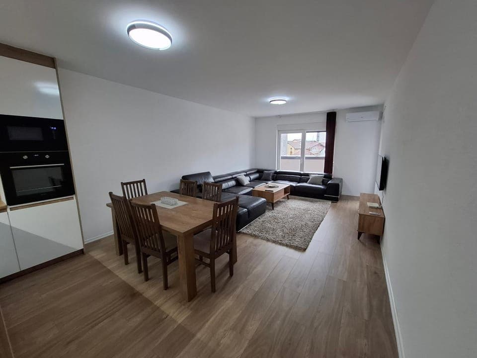 TV and multimedia, Kitchen or kitchenette, Living room, Seating area, Dining area