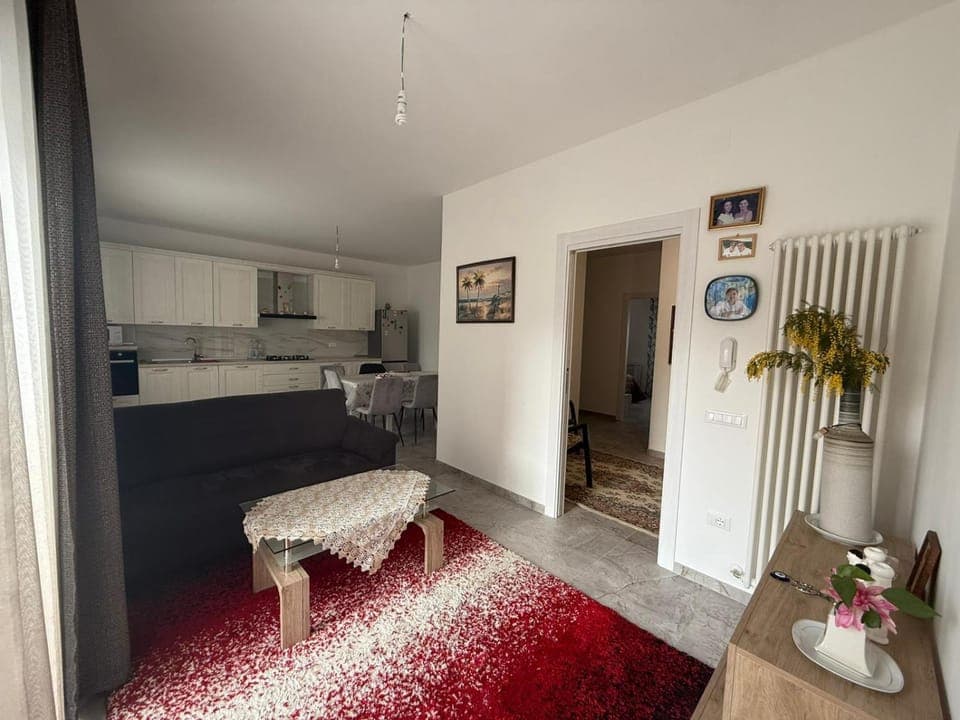 Kitchen or kitchenette, Seating area, stove