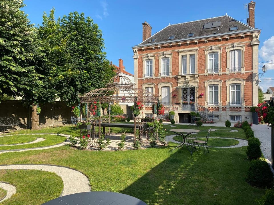 Property building, Garden