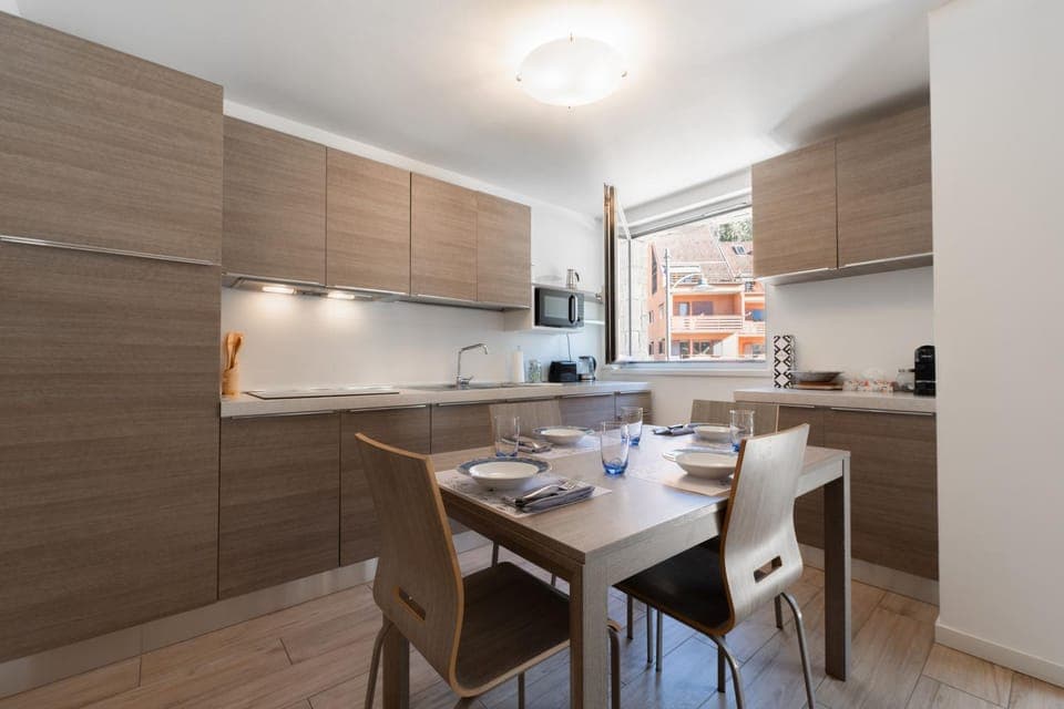 Property building, Kitchen or kitchenette, Living room