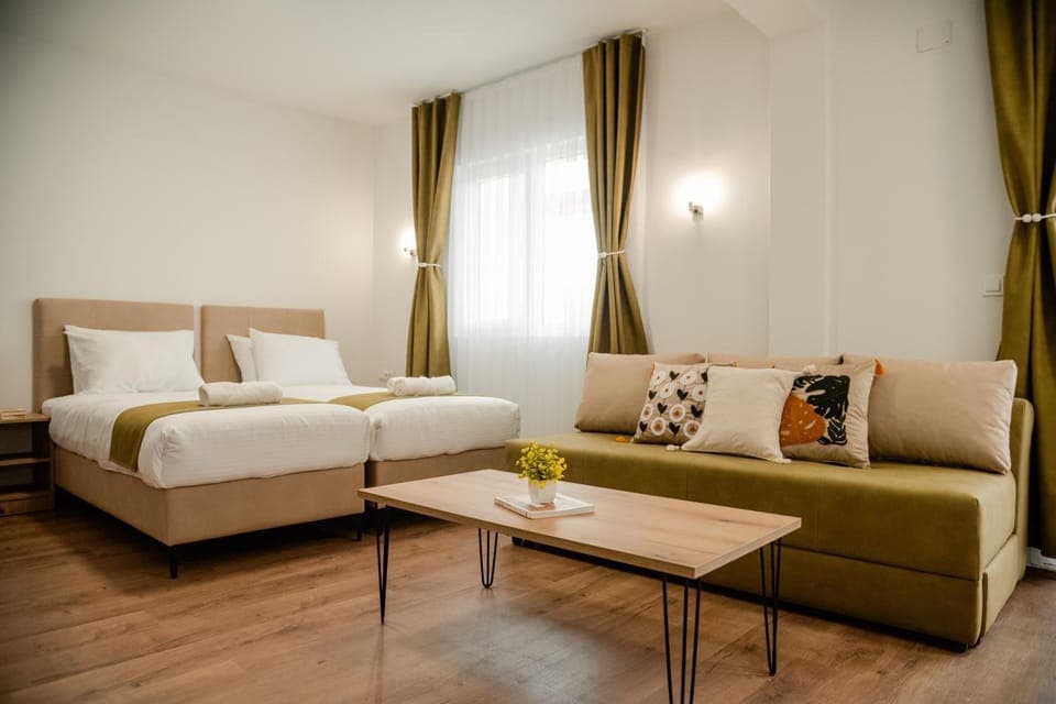 Bed, Living room, Photo of the whole room, Seating area