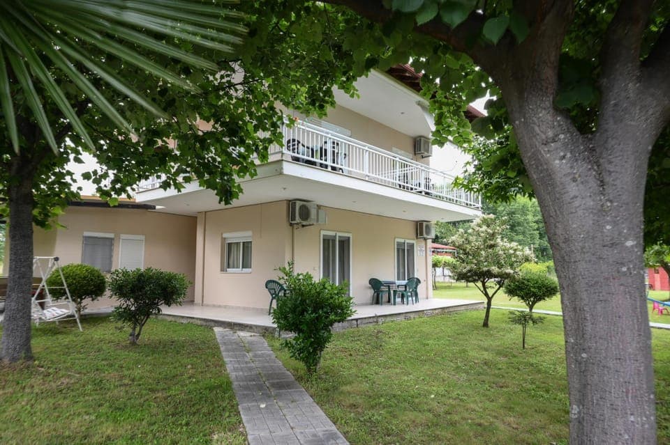 Property building, Spring, Day, Natural landscape, Garden view