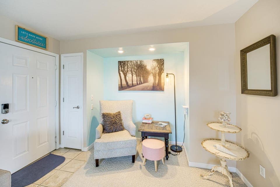 1 Mi to Ferry: Port Clinton Condo w/ Beach View! House in Port Clinton